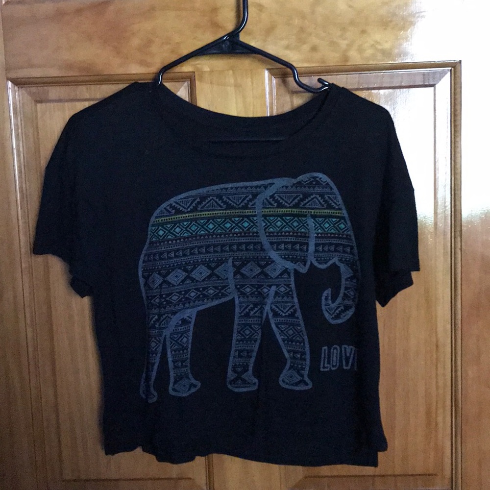 Black cropped tee